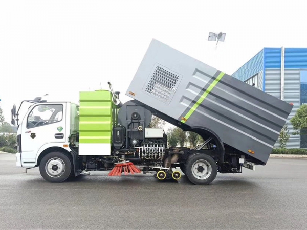 東風(fēng)小多利卡洗掃車(chē)